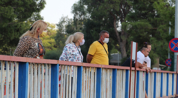 Antalya'da derede yüzlerce balık telef oldu